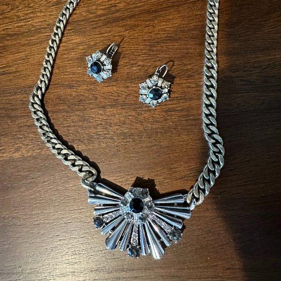 Two piece classic Chloe and Isabel set! Necklace and Earrings - Picture 1 of 4